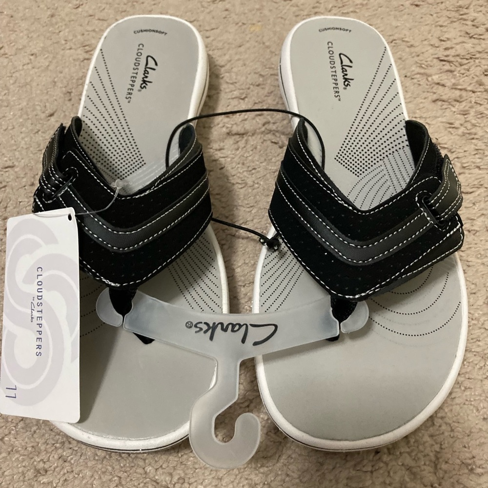 Clarks Cloudsteppers Flip Flops.